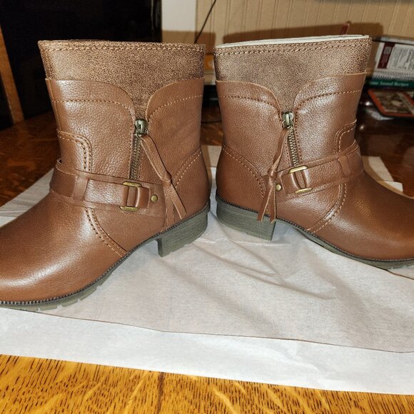 Clarks Riddle Avant Boots NWT - Picture 1 of 8
